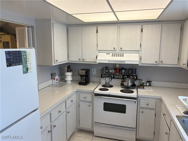 Building Photo - 5419 Rattlesnake Hammock Rd