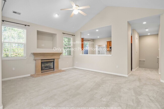 Building Photo - Elegant Condo with Dual Balconies!