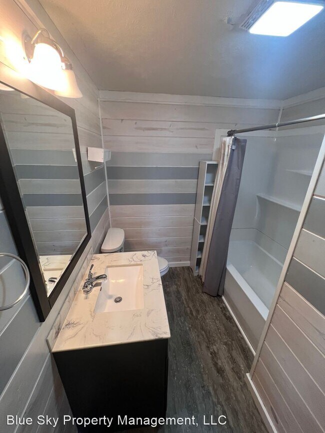 Foto del edificio - 3 br, 1 bath House - 120 S CR 400 E