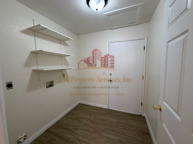 Foto del edificio - 4000 Airway Ave