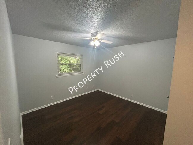 Building Photo - 3210 Joselin Ln