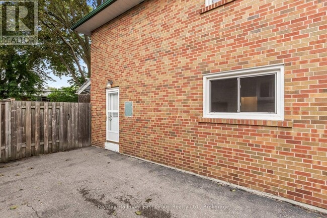 Building Photo - 121 Roywood Dr