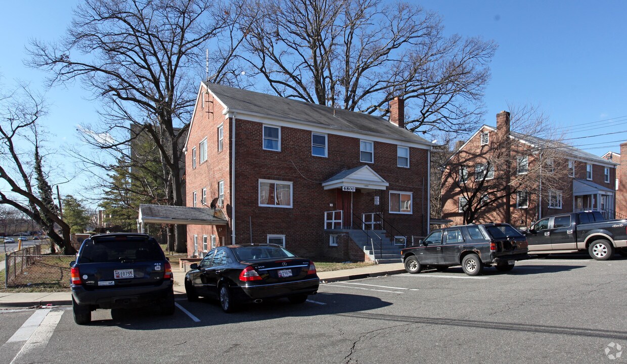 Primary Photo - 6800 Red Top Rd