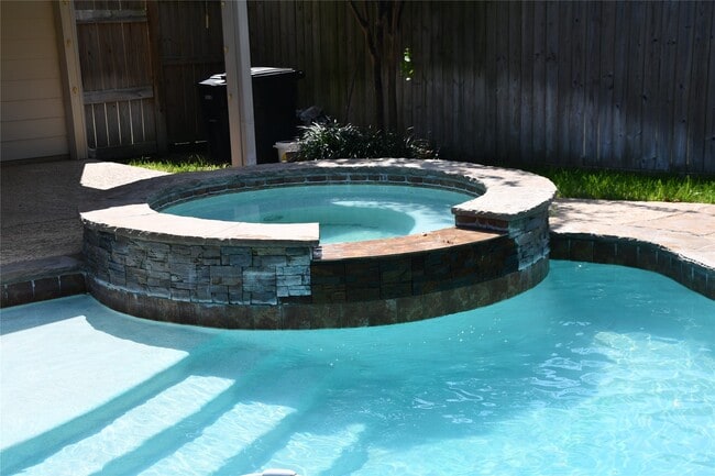 Foto del edificio - 18118 Cypress Valley Ln
