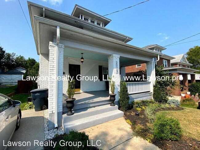 Foto del edificio - 3 br, 2.5 bath House - 2009 Memorial Ave.