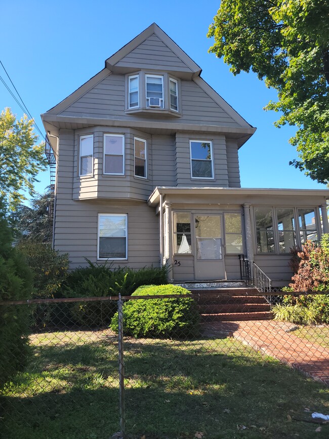 Frente - 25 Kingsley St