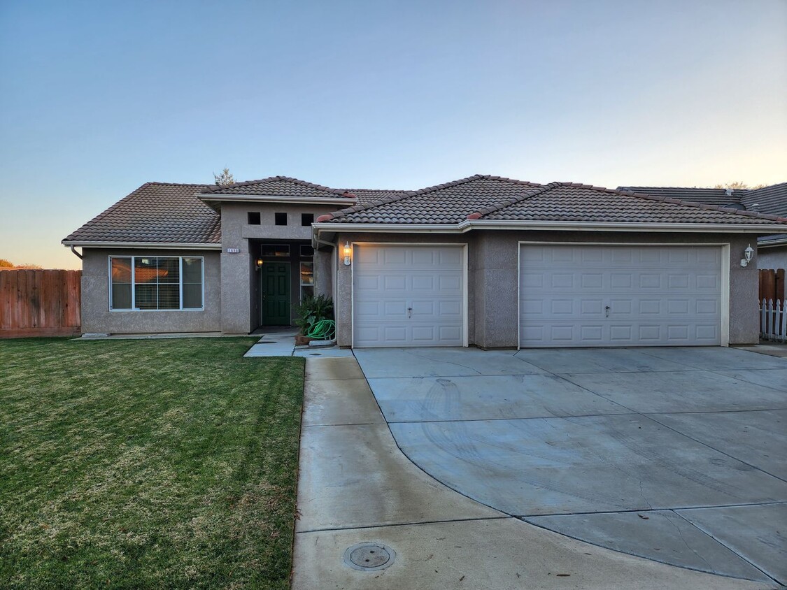 Primary Photo - Beautiful "Move - In - Ready" Home