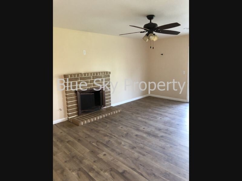 Foto del edificio - 560 Irelan Dr