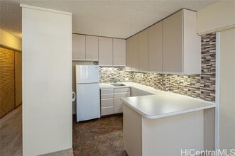 Building Photo - 1630 Makiki St