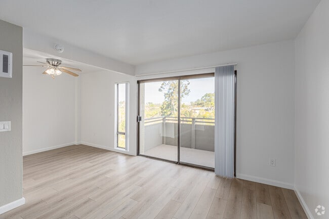 2 habitaciones, 1,5 baños, 940 pies cuadrados, sala de estar - Canyon Park