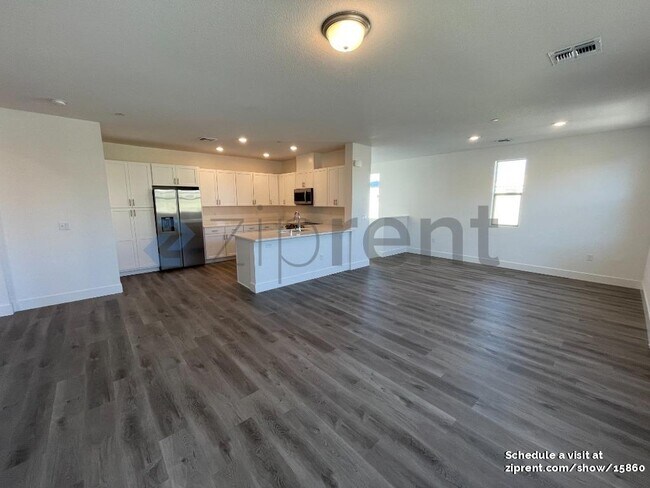Building Photo - 5301 E Commerce Way