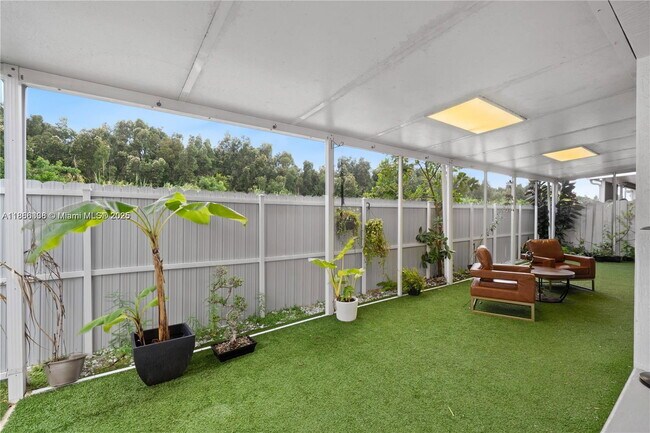 Photo - Southwest 156th Court, Miami, FL 33185 - 4... House
