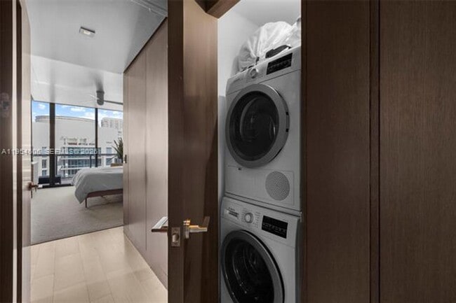 Foto del edificio - 5875 Collins Ave