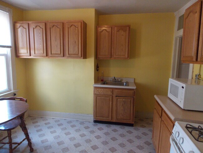 Kitchen - 901 Bayard St