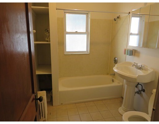 Foto del edificio - 13 Roberts Rd