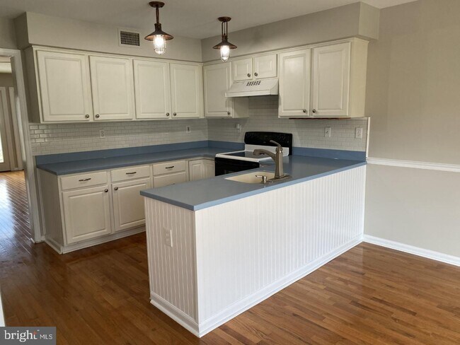 Building Photo - 650 Metro Ct