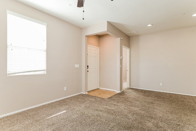 Building Photo - 967 Wembly Hills Pl