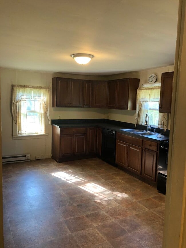 Building Photo - Fully Renovated Farmhouse in Moseley