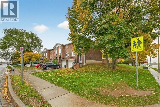 Building Photo - 136 Lock St W