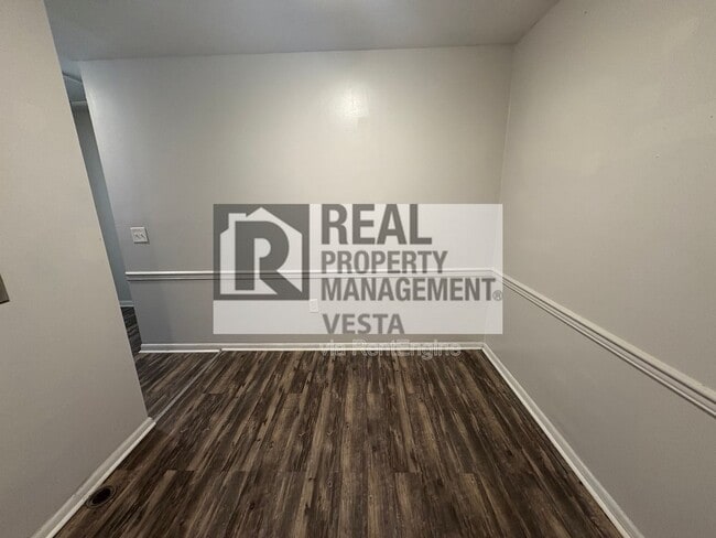 Foto del edificio - 406 Russell Pkwy