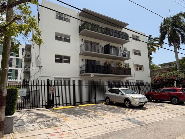 Building Photo - 444 SW 4th St