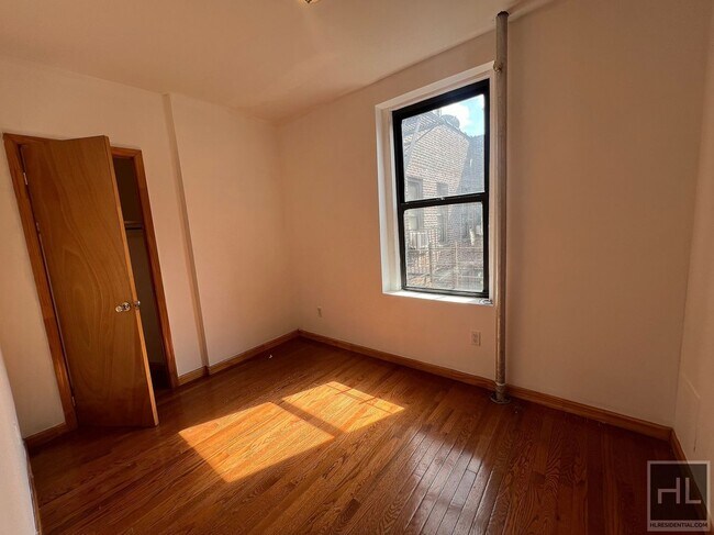 Foto del edificio - BRIGHT, SPACIOUS WASHINGTON HEIGHTS 2BR NE...