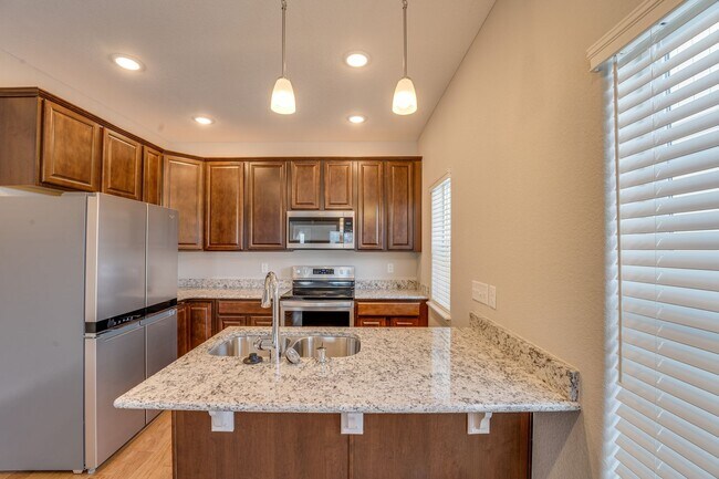 Foto del edificio - Stunning 3 Bedroom 2 Bathroom townhome in Fort Collins!