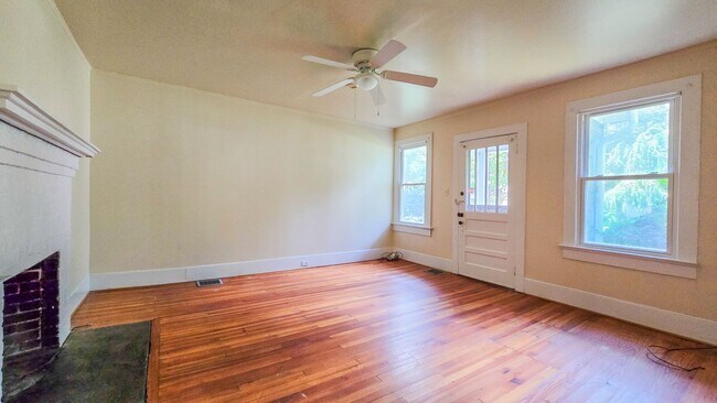 Foto del edificio - 318 Ransom Rd
