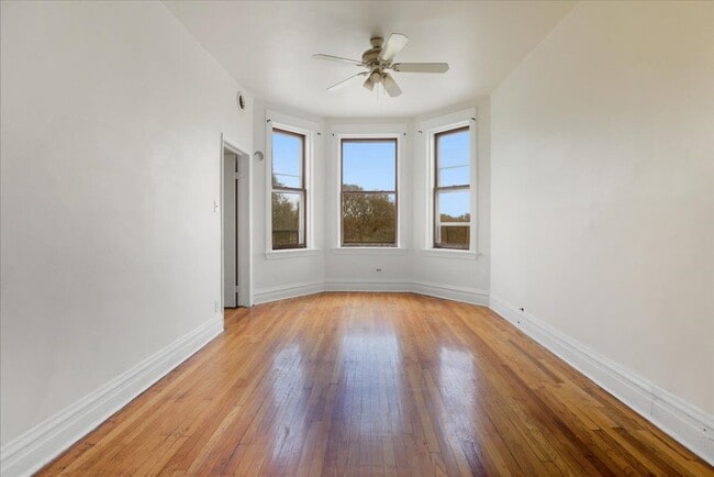 Foto del edificio - 3133 W Augusta Blvd