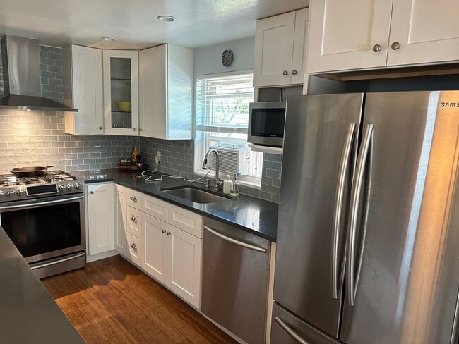 Building Photo - Charming 3-bed, 1 bath Home in North Seattle!