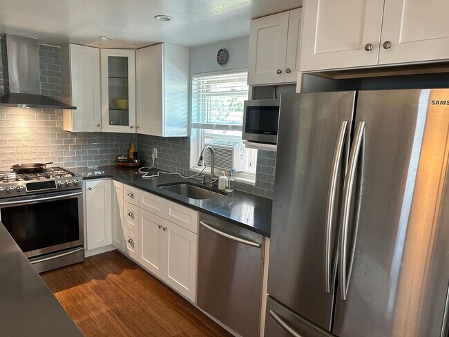 Foto del edificio - Charming 3-bed, 1 bath Home in North Seattle!