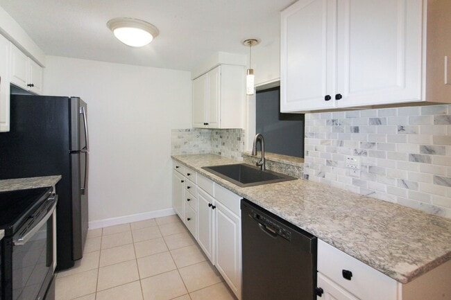 Building Photo - 401 Circlewood Dr