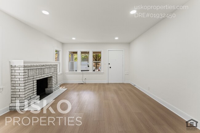 Building Photo - " 2-Bedroom Home with 1,100 Sq Ft of Comfo...