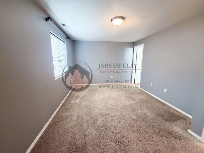 Foto del edificio - Single-Level Albany Charm! 2BR/2BA Bungalow with Vaulted Ceilings & Fenced Yard!