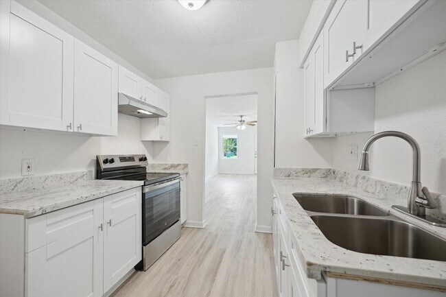 Foto del edificio - 5111 Clover St