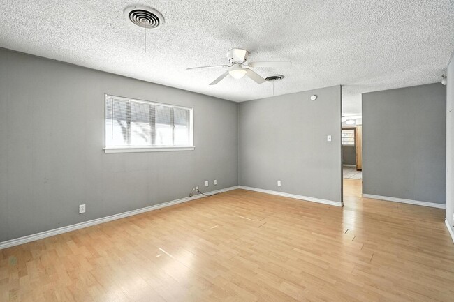 Building Photo - 3347 S 27th St