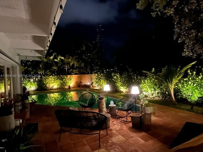 Foto del edificio - 240 Greenwood Dr