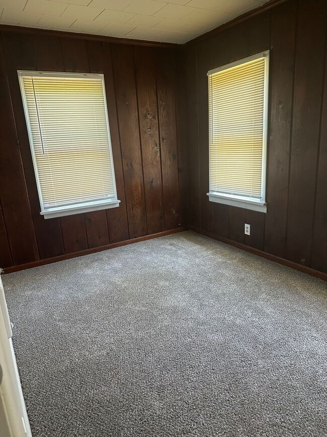 Building Photo - 2 bedroom 1 bath home
