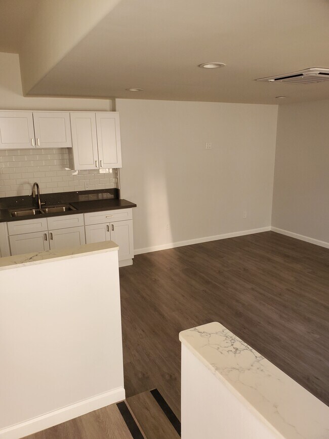 Foto del edificio - 8826 Wakefield Ave