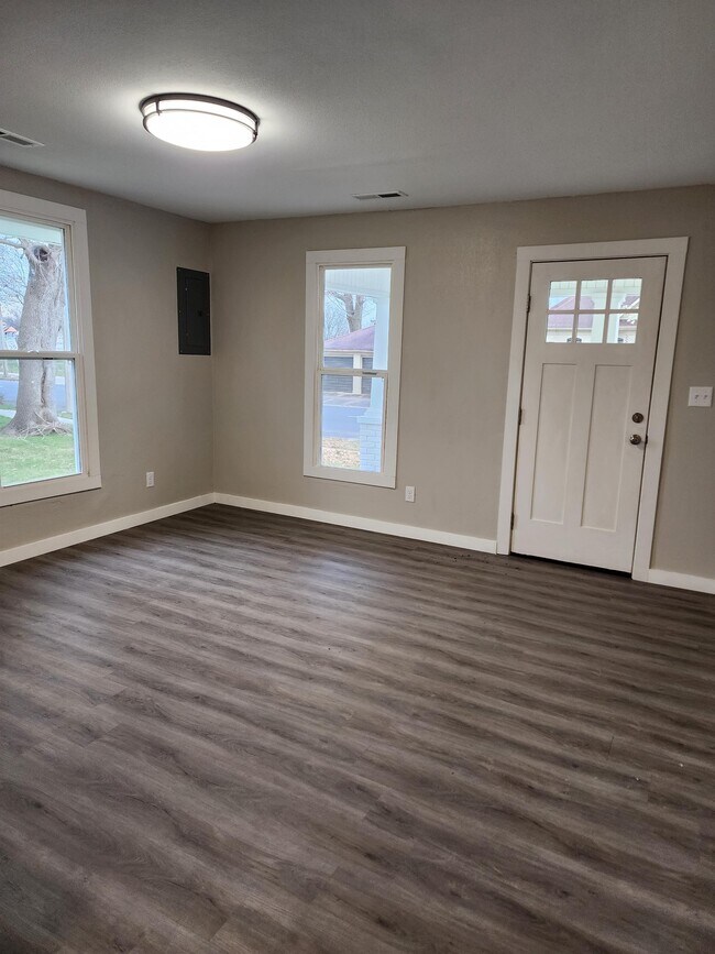 1435 Martin Luther King Jr Dr, Paducah, KY 42001 House Rental in