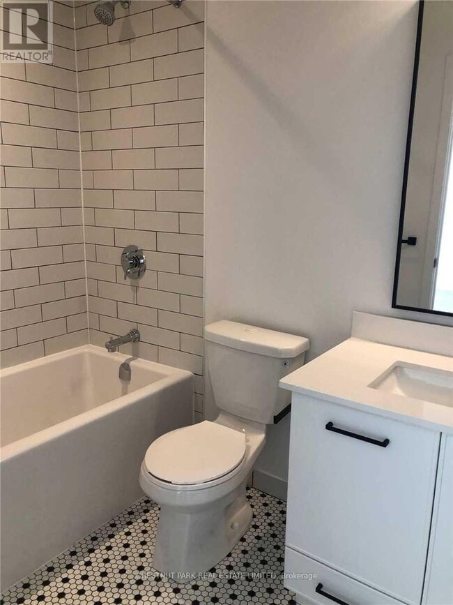 Photo du bâtiment - 899 Queen St E