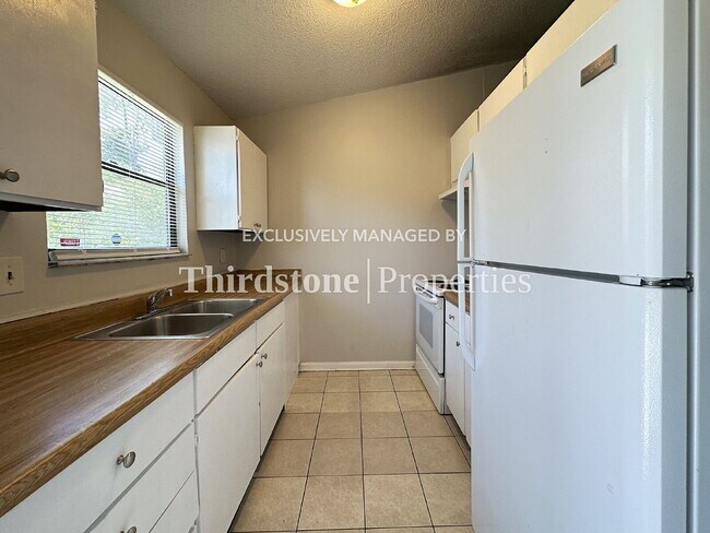 Building Photo - 5128 Indian Lakes Ct