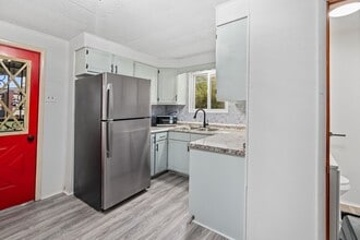 Building Photo - 515 3rd St