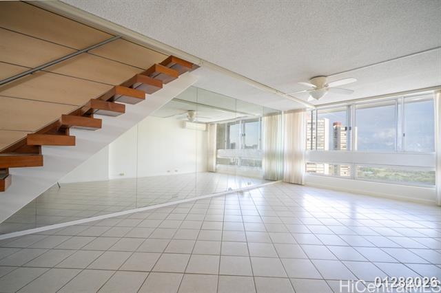 Foto del edificio - 555 University Ave