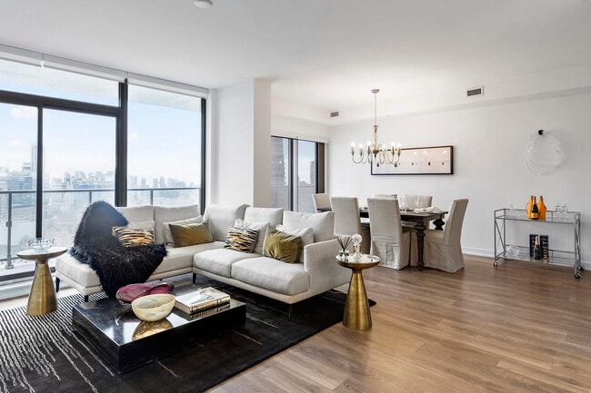 Building Photo - Two St. Thomas Yorkville Rental Living