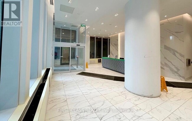 Building Photo - 230 Simcoe St
