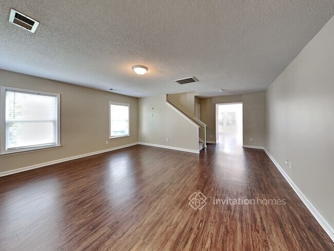 Building Photo - 8867 Elizabeth Dr
