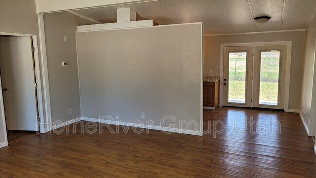 Building Photo - 283 Royal Oaks Dr