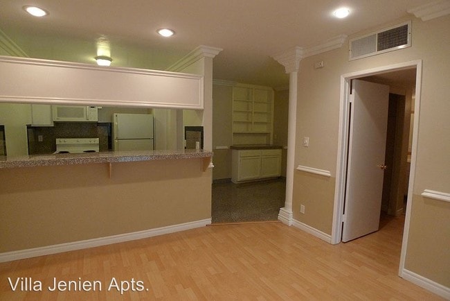 Building Photo - 1730 N Gramercy Pl