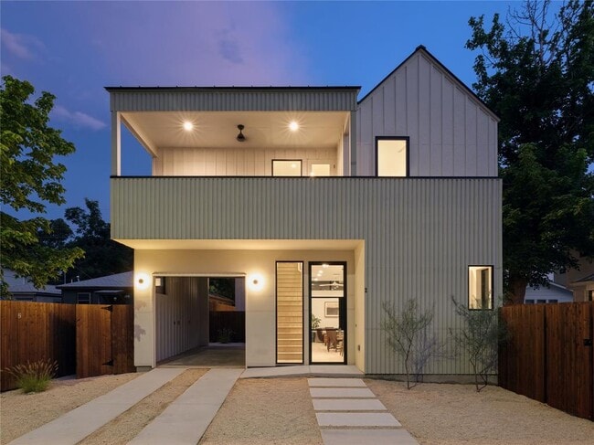 Building Photo - 2206 Holly St